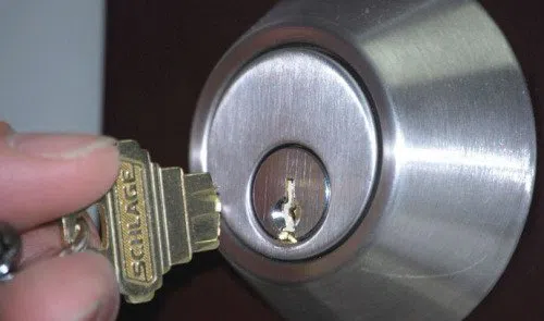 Royal Locksmith Store Austin, TX 512-546-7215 - key-broke-in-lock
